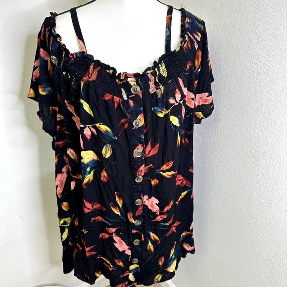 Torrid Smocked Cold-Shoulder Blouse‎ Gauze Leaf Black NWT Front Buttons Size 4x - Picture 3 of 16